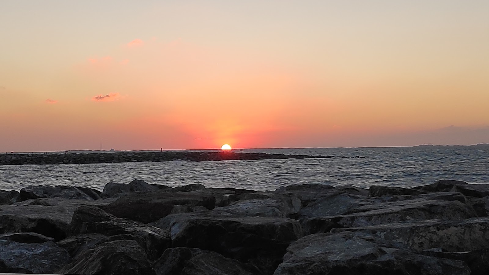 Dubai beach at sunrise — beach club opening hours guide 2026