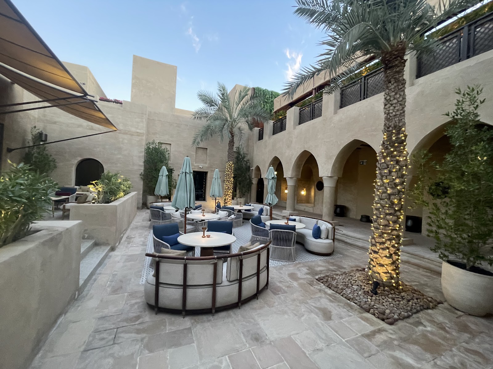 Bab Al Shams Pool Dubai — 🏛️