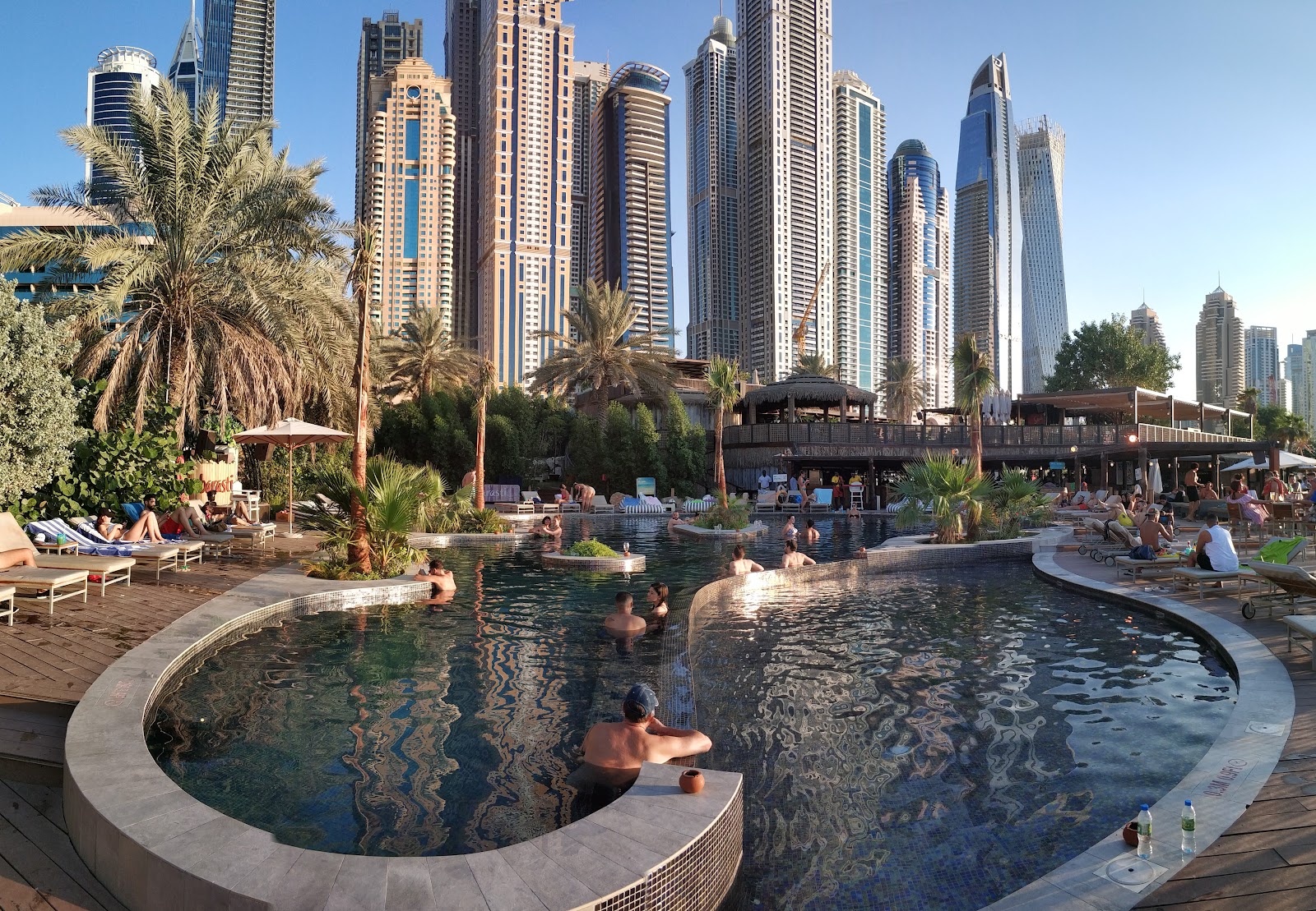 Beach Clubs That Become Night Clubs in Dubai 2026 — The Best Venues