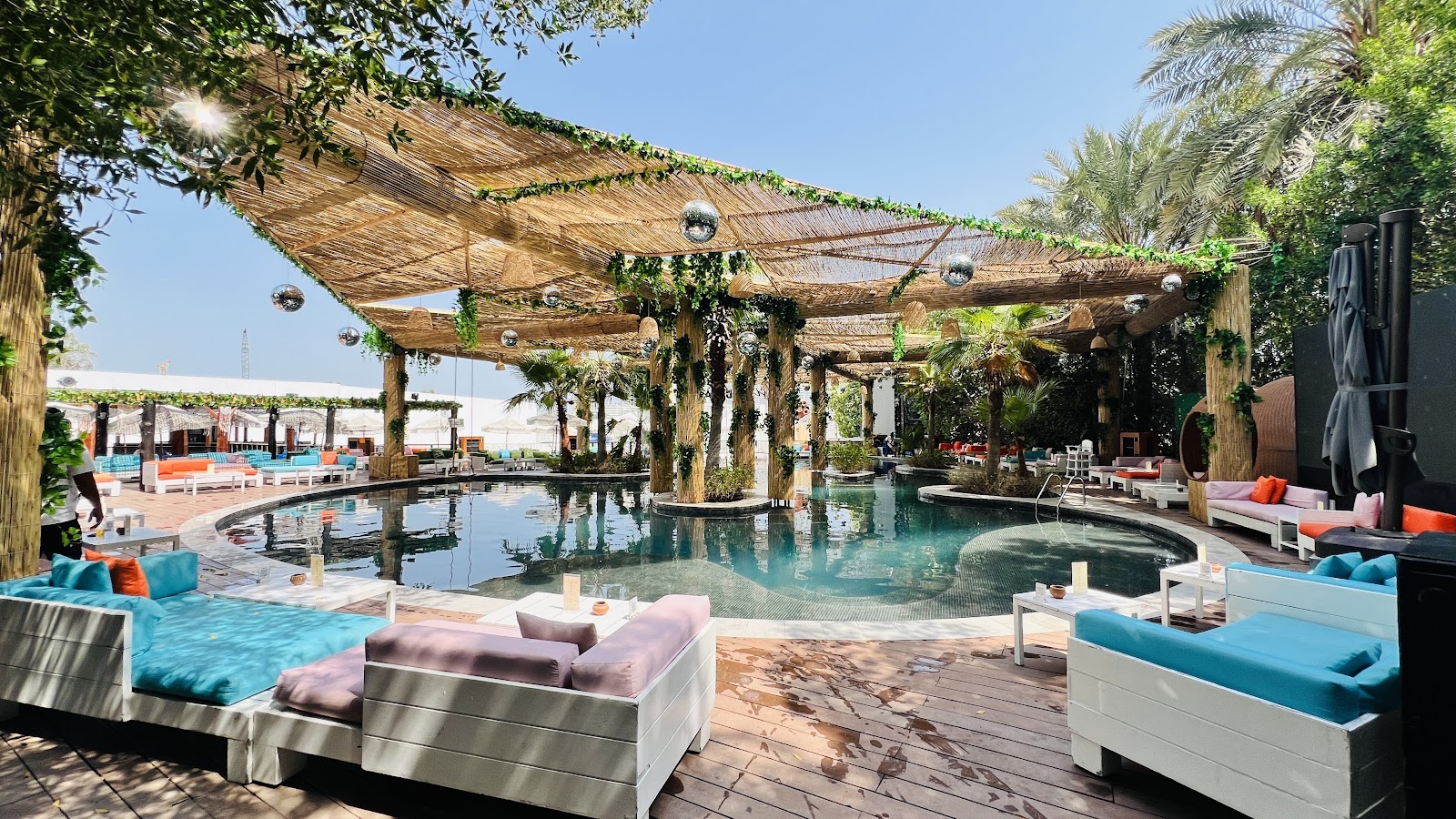 Best Beach Clubs in Dubai 2026: Expert Rankings & Reviews