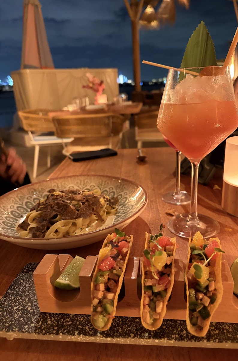 Champagne + Rosé Bar