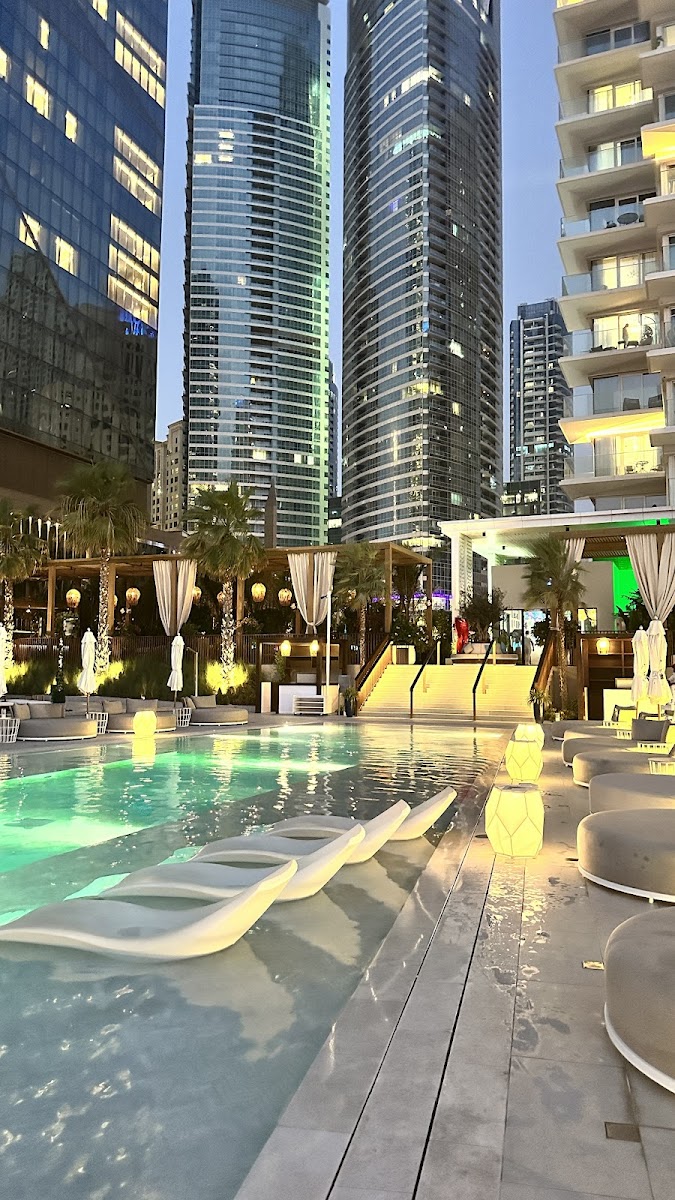 Cove Beach Bluewaters Island Dubai — Mediterranean-style beach club with white and blue aesthetic and Ain Dubai Ferris wheel backdrop