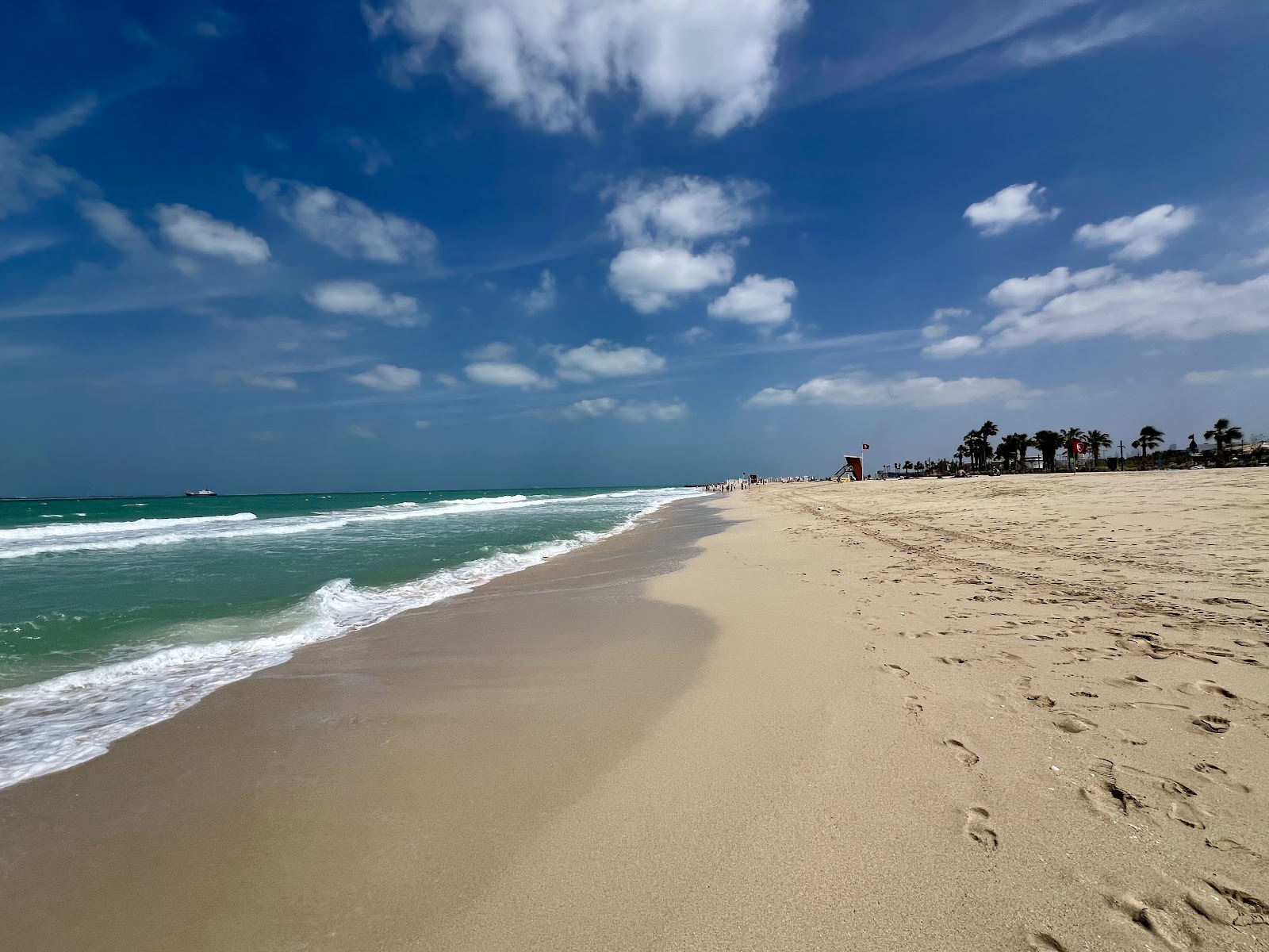 Best Beach Club Morning Sessions Dubai 2026: Early Bird Guide