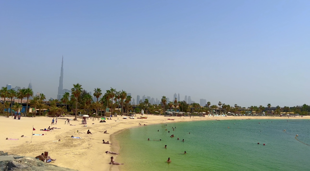 1 OAK Beach Club Dubai at W Dubai The Palm — club atmosphere beach with DJ and pool