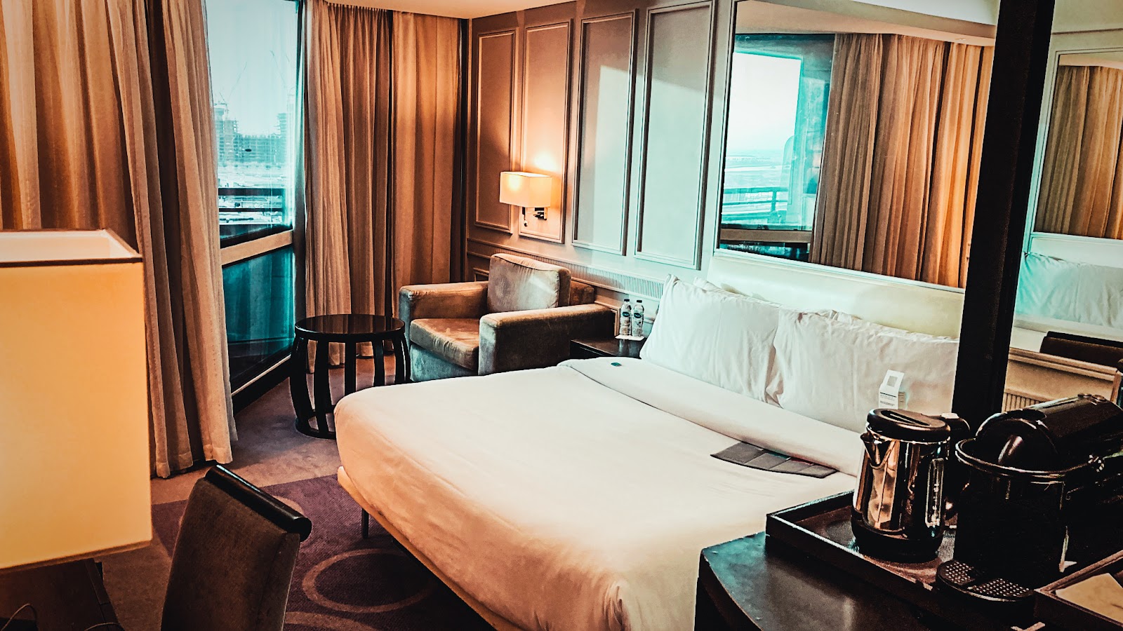 Le Royal Méridien Dubai — 40m Pool with Swim-Up Bar