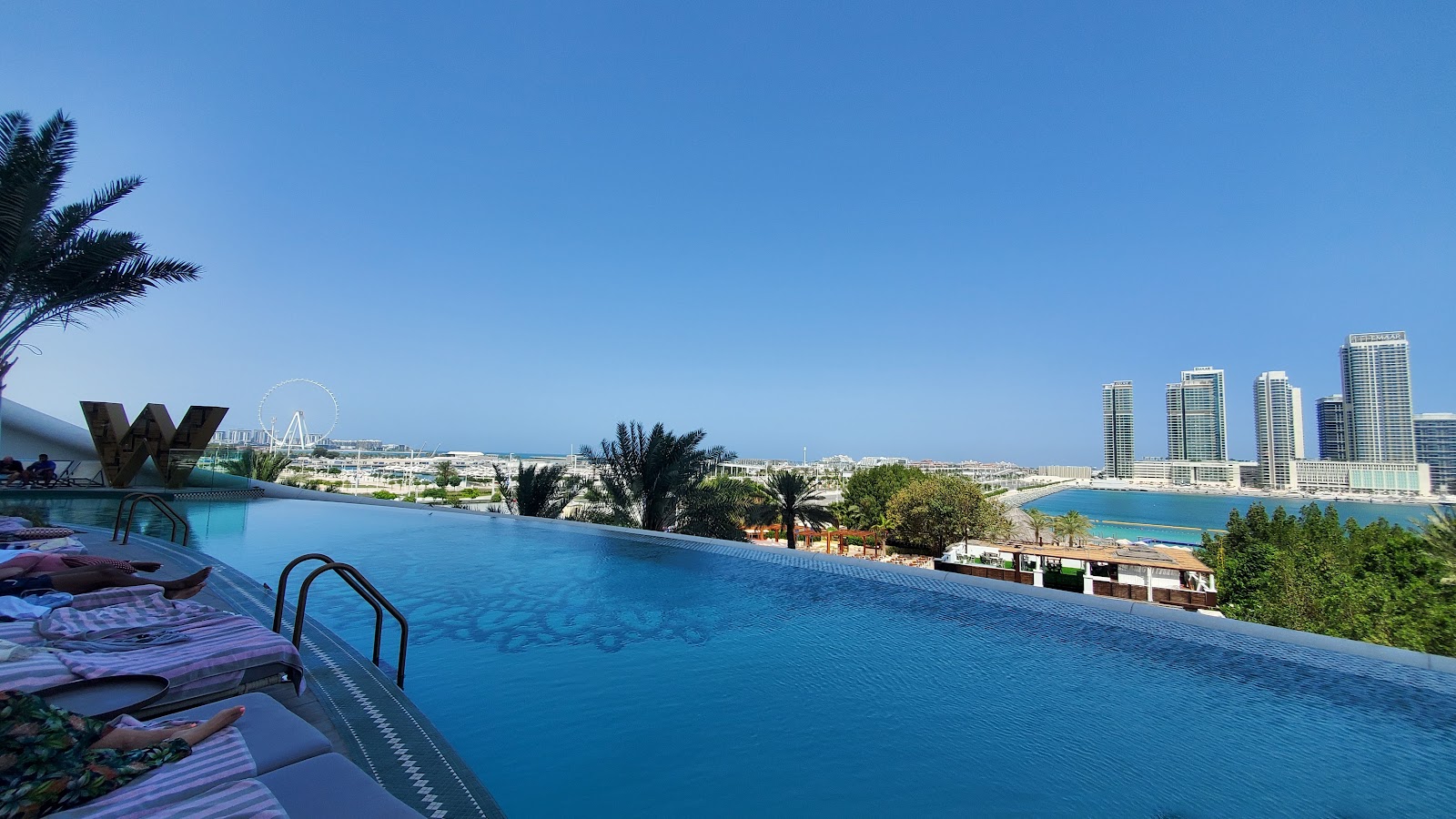 Le Royal Méridien — Infinity Pool