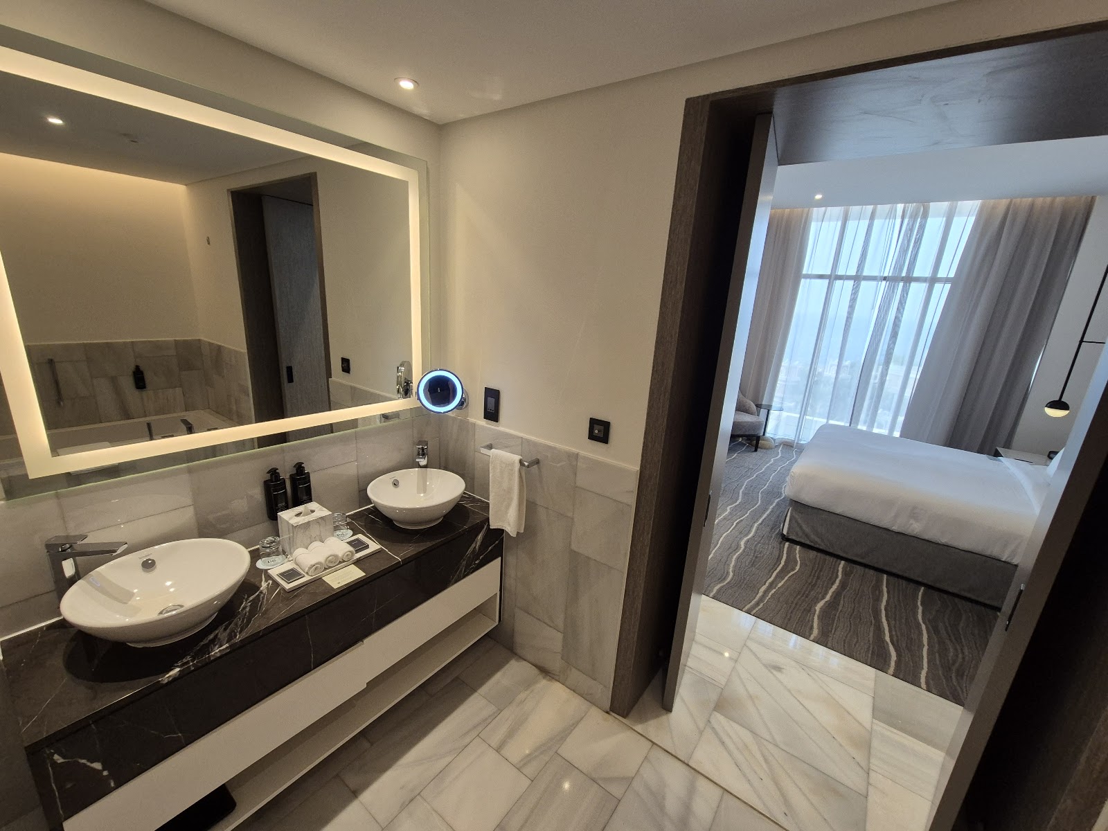 Th8 Palm Dubai — Two Pools Merging With Sea