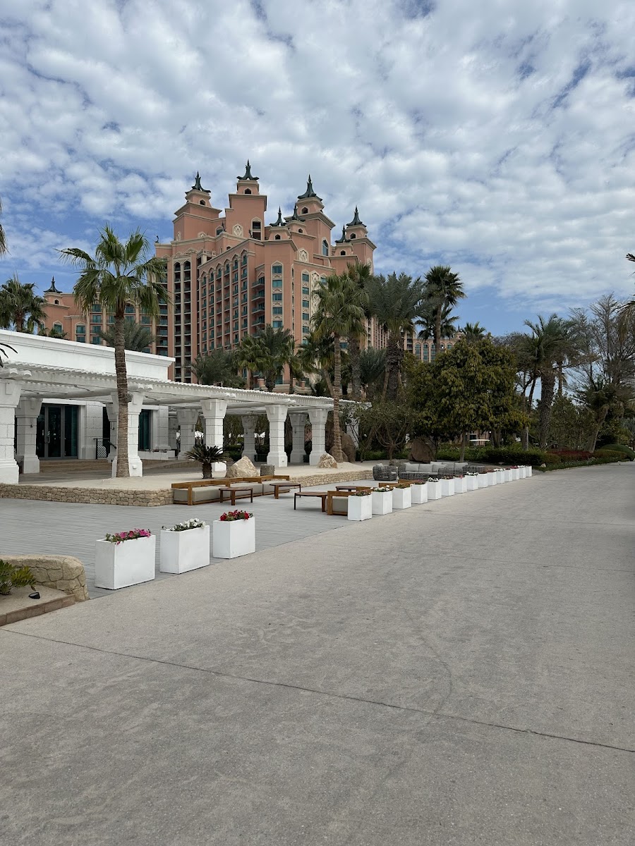 White Beach Atlantis Dubai luxury private beach club with turquoise water