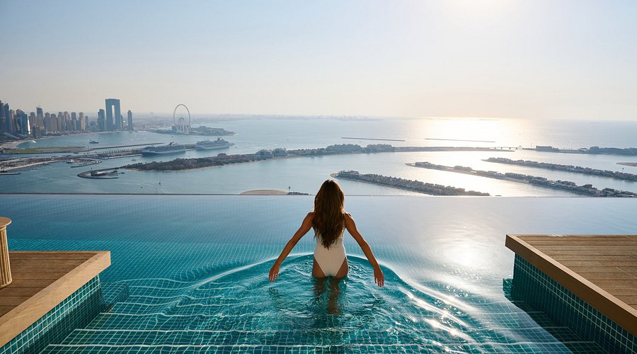 AURA Skypool